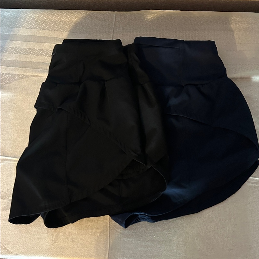 Lot of 2 pair Gym People shorts 
Black and Navy
Size medium
Built in underwear
